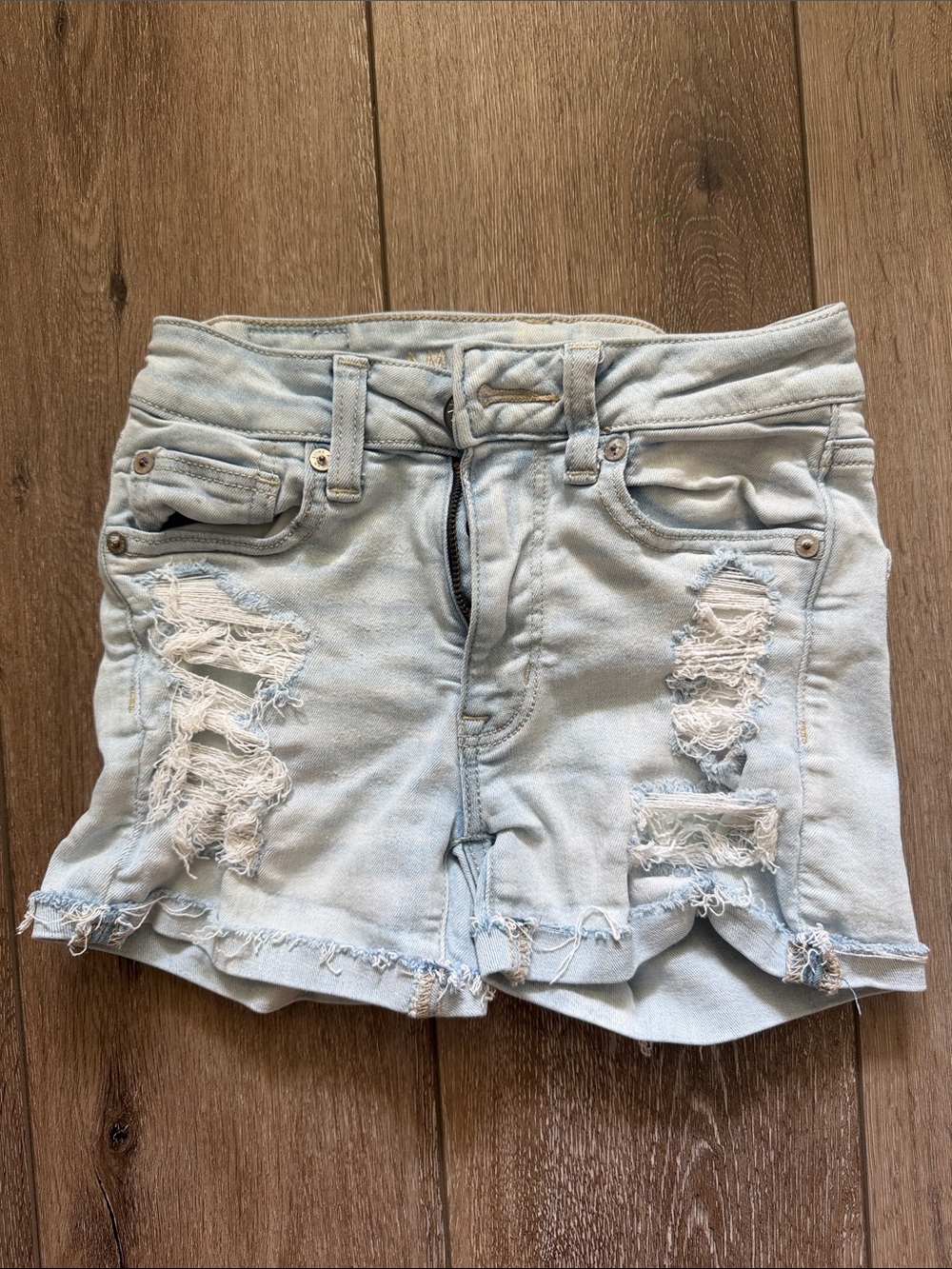 American Eagle Light Wash Distressed Denim Women’s Shorts
